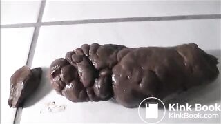 woman pooping on the floor - video 19