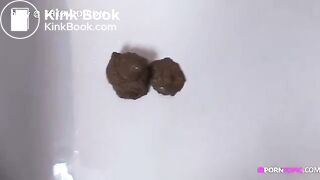 Blionde Girl shitting - video 7