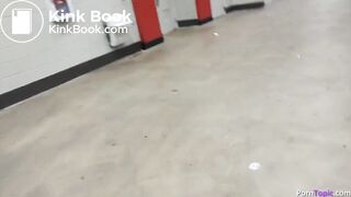 Babe poops while vlogging at a convention