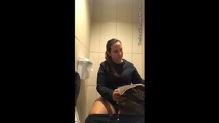 Bootylicious on toilet4