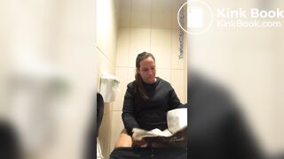 Bootylicious on toilet4