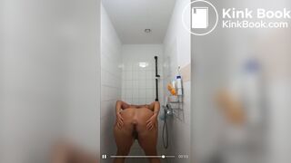 Light skin bbw poops in shower