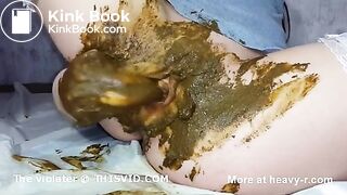Shit filled pussy fisting