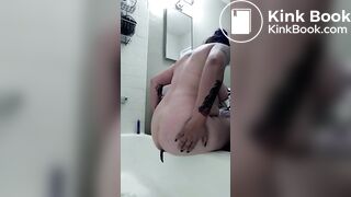 brunette chic shitting and smearing