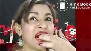 Same Latina pushing a big load of shit out of her pussy