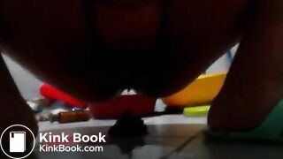 Korean girl shitting