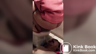 Sendo usado como banheiro pela asiática