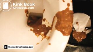 Amateur brunette shitting diarheea