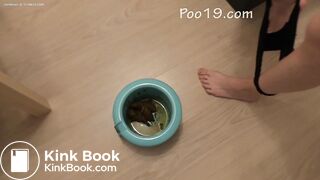 Eating another pretty girl waste food 2.