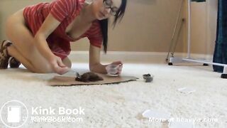 teeny pooping - video 2