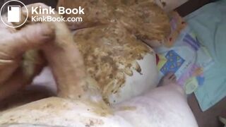 Guy smears shit over his cock and his chubby girlfriend