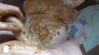 Guy smears shit over his cock and his chubby girlfriend