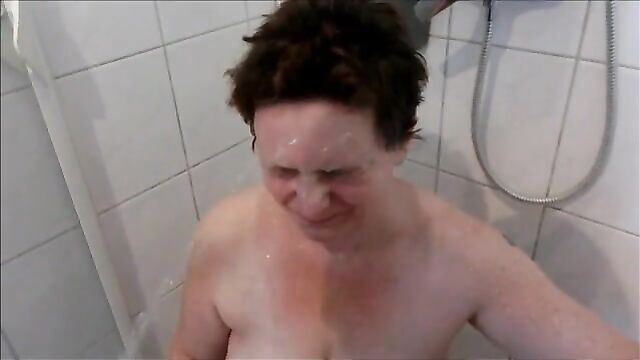 amateur pissing under shower