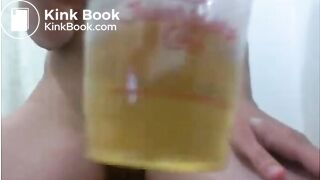 girl on cam drinks piss and scat