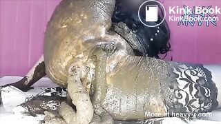 Shit in pussy lady scat / mierda en la concha