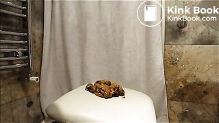 Teen blonde girl shitting