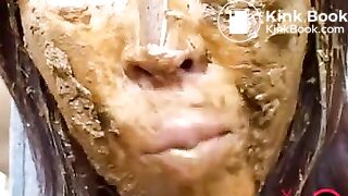 Japonesa comendo merda