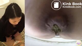 Girls on the toilet pooping