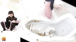 Japanese girls can't hold it longer 03