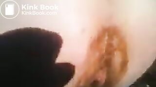 Sujando o pau de merda