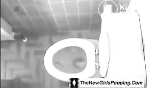 hot ladies pooping