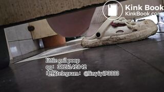 High-quality girls pooping in the toilet 10