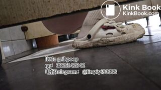 High-quality girls pooping in the toilet 10