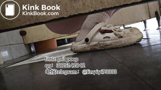 High-quality girls pooping in the toilet 10