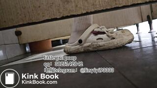 High-quality girls pooping in the toilet 10