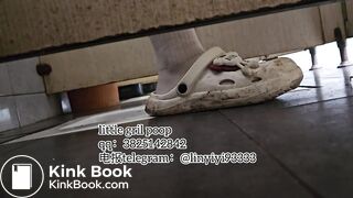 High-quality girls pooping in the toilet 10