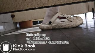 High-quality girls pooping in the toilet 10