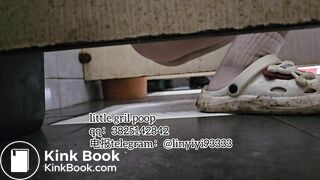 High-quality girls pooping in the toilet 10