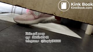 High-quality girls pooping in the toilet 11