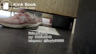 High-quality girls pooping in the toilet 11