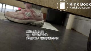 High-quality girls pooping in the toilet 11