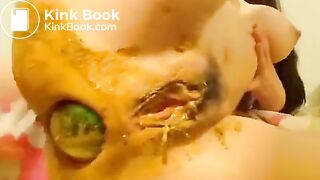 Scat girl playing with herself