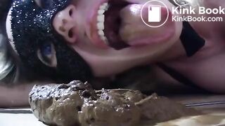 Blonde slut eating her shit