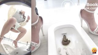 Japanese Toilet pooping - video 4