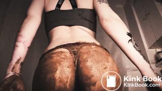 Jeans pooping and smear