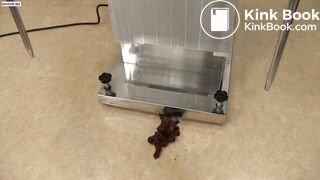 Cute Japanese girl pooping - video 2