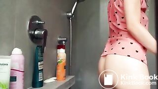 Petite girl shitting in the shower