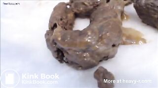 Sexy Girl pooping - video 4