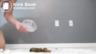 Sexy Girl pooping - video 4