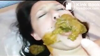 Wife gets pooped on and enjoys a fierce orgasm rubbing one out - video 7