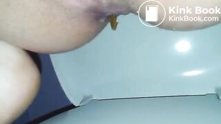 amateur girl shitting