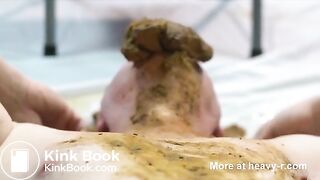 Sexy Girl pooping - video 15