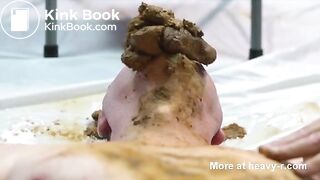 Sexy Girl pooping - video 15