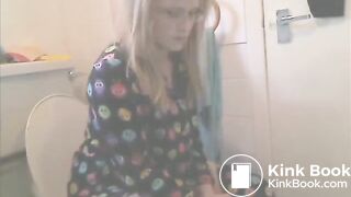 Girl on the toilet pooping - video 7