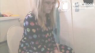 Girl on the toilet pooping - video 7