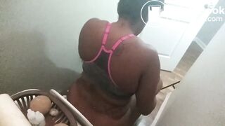 Ebony toilet farts - video 3